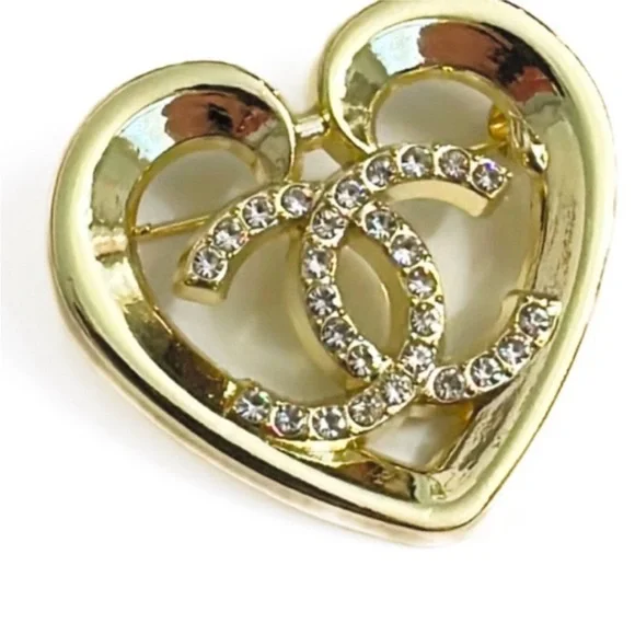 Chanel heart brooch - Picture 1 of 4